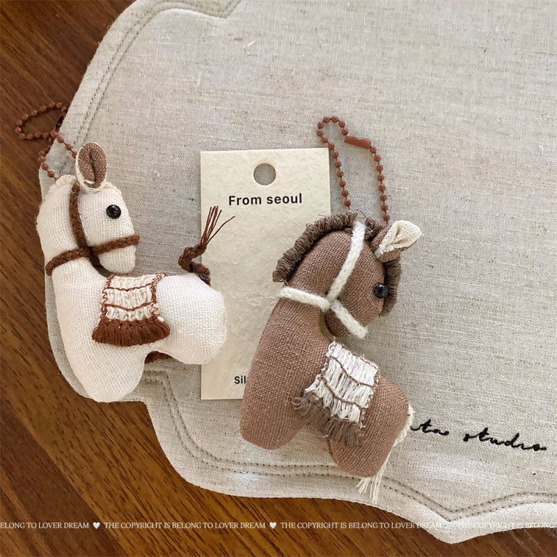 Koreai stílusú kulcstartó szövet állat- és gyümölcsmotívumokkal, kézzel varrt, kevert anyagok, 2025 nyár