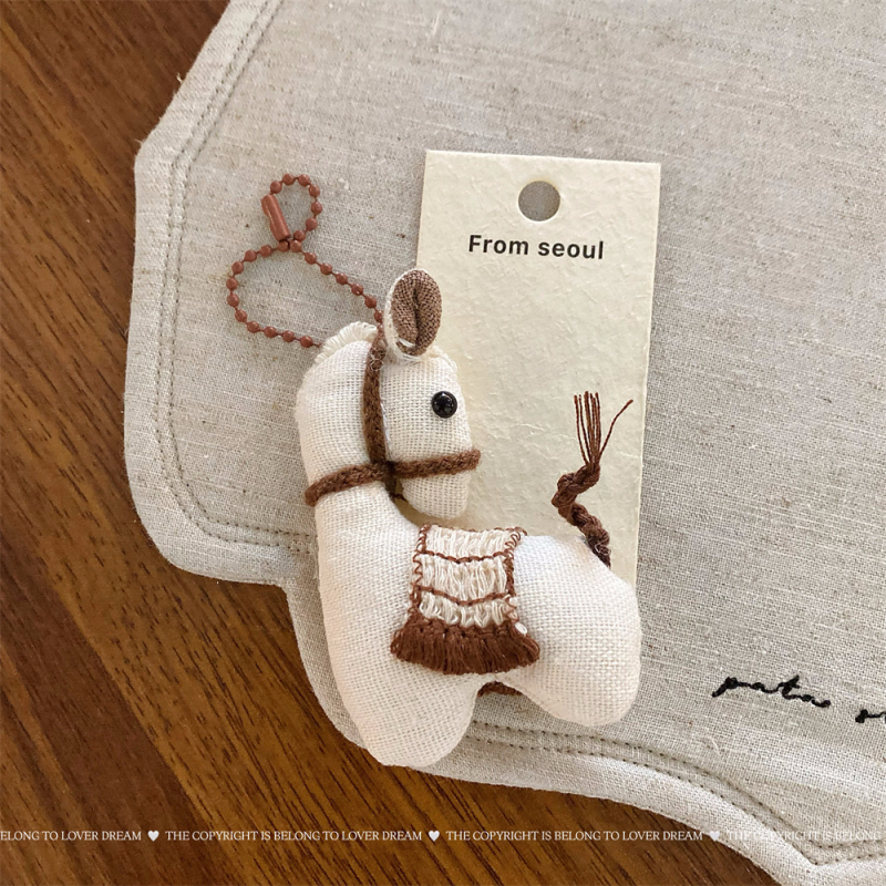 Koreai stílusú kulcstartó szövet állat- és gyümölcsmotívumokkal, kézzel varrt, kevert anyagok, 2025 nyár