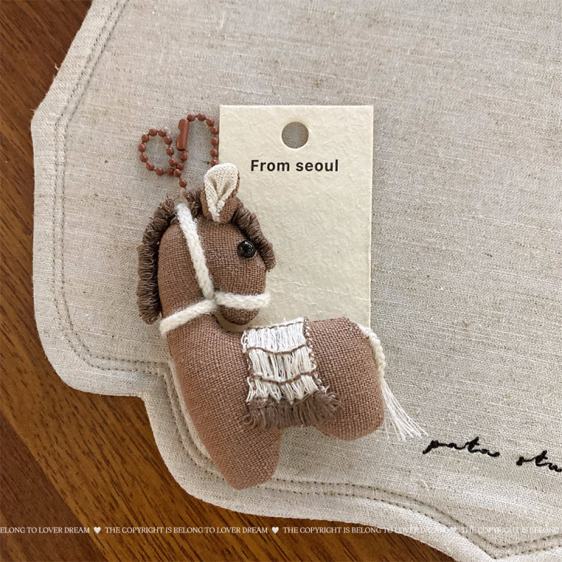 Koreai stílusú kulcstartó szövet állat- és gyümölcsmotívumokkal, kézzel varrt, kevert anyagok, 2025 nyár