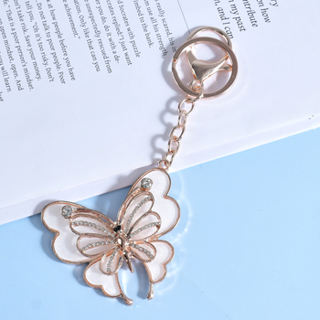 Κλειδοθήκη από κράμα ψευδαργύρου με διπλή πεταλούδα και διαμαντοειδείς λεπτομέρειες, για κλειδιά αυτοκινήτου και γούρι τσάντας