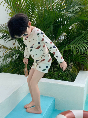 Fiú gyermekeknek szánt fürdőruha szett, karikatúra márvány mintával, UV védelem, gyors száradás, 100% poliészter, 18 hónaptól 7 éves korig