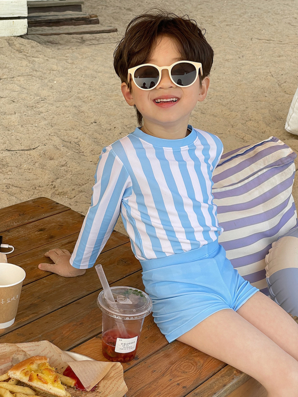 FÉÚknak szóló két részes úszószett – poliészter, koreai stílusú mintával és rajzfilmes motívummal, magas rugalmasság, briefs stílusú alsó, úszáshoz és vízben töltött tevékenységekhez