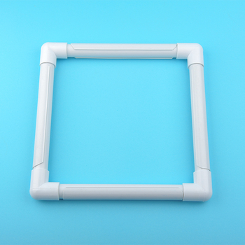 Műanyag hímzőkeret, négyzet alakú, kapcsos, csomagolás 100 db