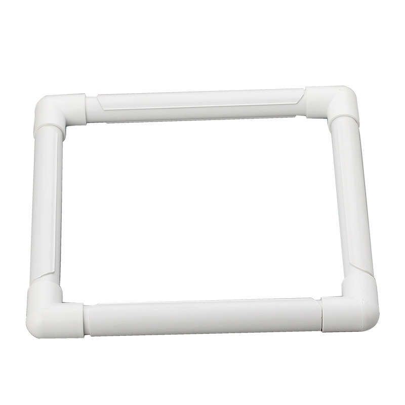 Műanyag hímzőkeret, négyzet alakú, kapcsos, csomagolás 100 db