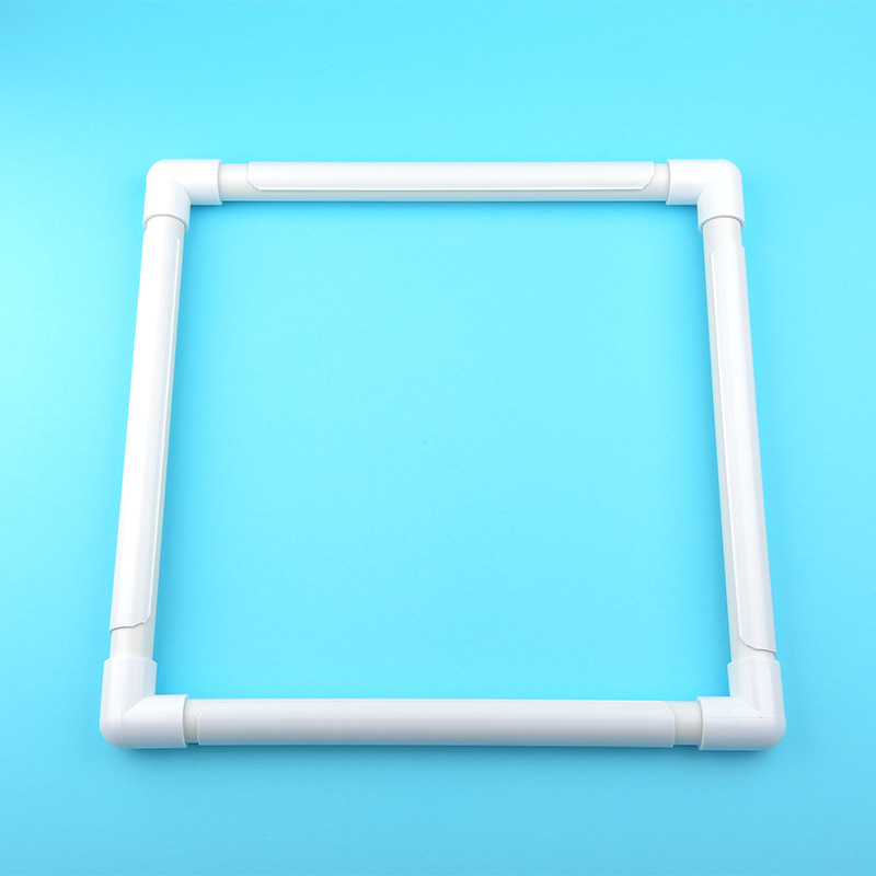 Műanyag hímzőkeret, négyzet alakú, kapcsos, csomagolás 100 db