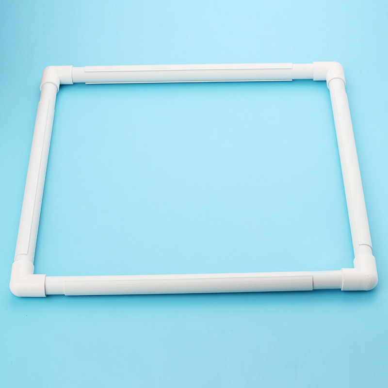 Műanyag hímzőkeret, négyzet alakú, kapcsos, csomagolás 100 db