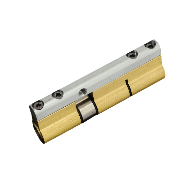 Saugos durims skirtas spynos cilindras su variniu korpusu, variniu brandu ir variniu raktu