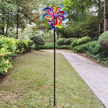 Fém szélmalom kertbe — modern minimalist stílus, speciális kültéri festék, magas hőmérsékletű sütőfestéssel, udvarra, kerthez és tájnézetekhez