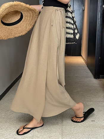 Ženska asimetrična suknja, srednja duljina, poliestersko-elastan materijal, elegantan svakodnevni stil, ljeto 2025 (90-95% poliestera; <30% elastan)