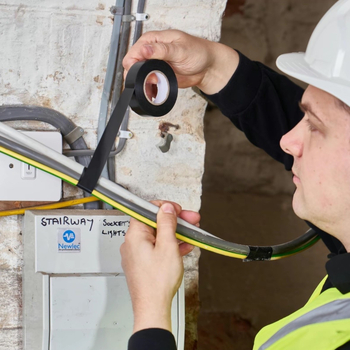 Електрическа изолационна лента за кабели: PVC основа, гума за лепило, дължина 10-20 m, дебелина 0,12 mm, температурна устойчивост 60-150°C