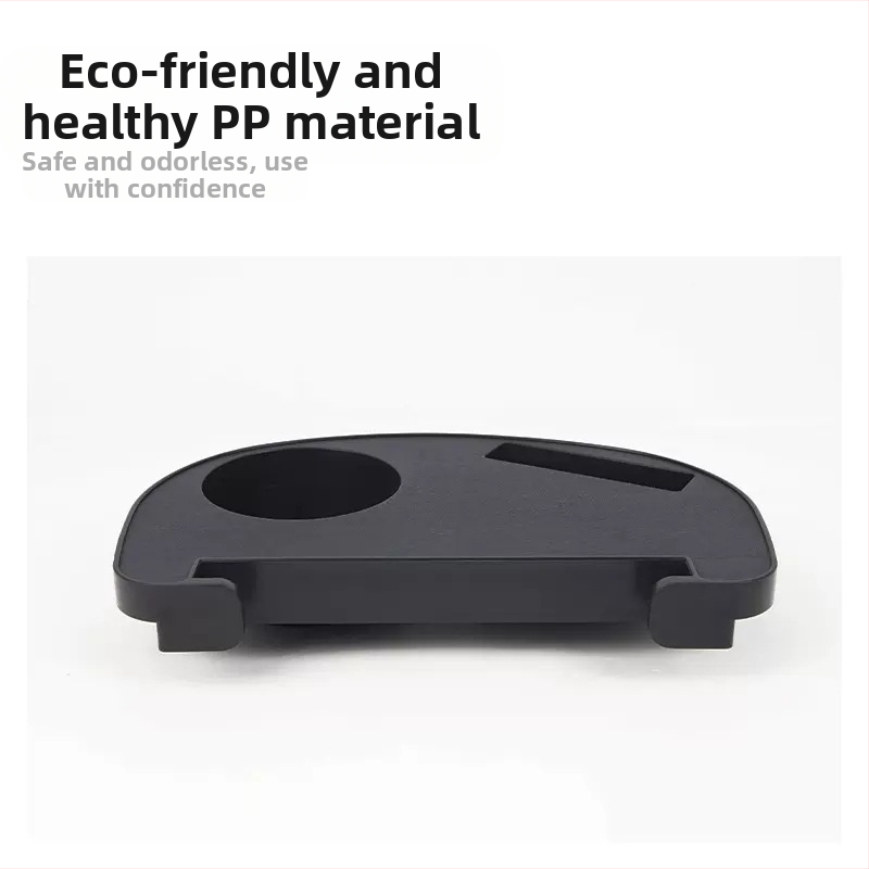 Aikete къмпинг стол от пластмаса, част от серия маси и столове, със странична тава за вещи и държач за чаша