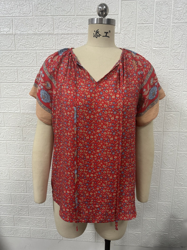 Amoline sieviešu V-veida kakla ziedu raksta brīva piegriezuma blūza ar 3/4 garuma piedurknēm ar volānu