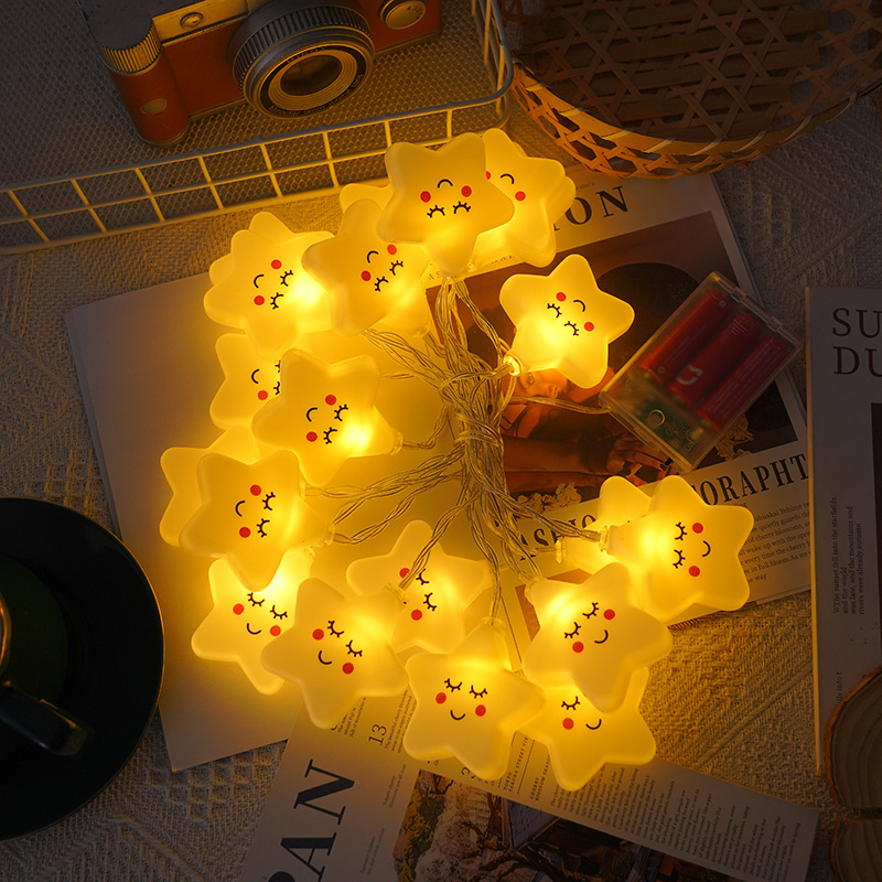 LED sor csillagokkal, felhőkkel és szivárvánnyal a gyerekek szobájába – 123 LED, 5500K, elemről működik, dimmálható, kézi vezérlés