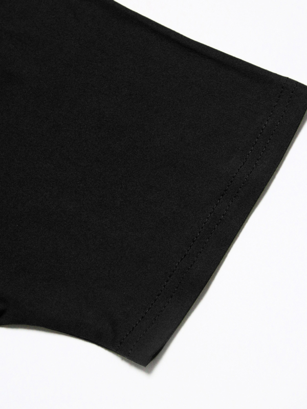 Laza szabású pamutpóló rövid ujjú, kerek nyakú, nyomtatott mintával.