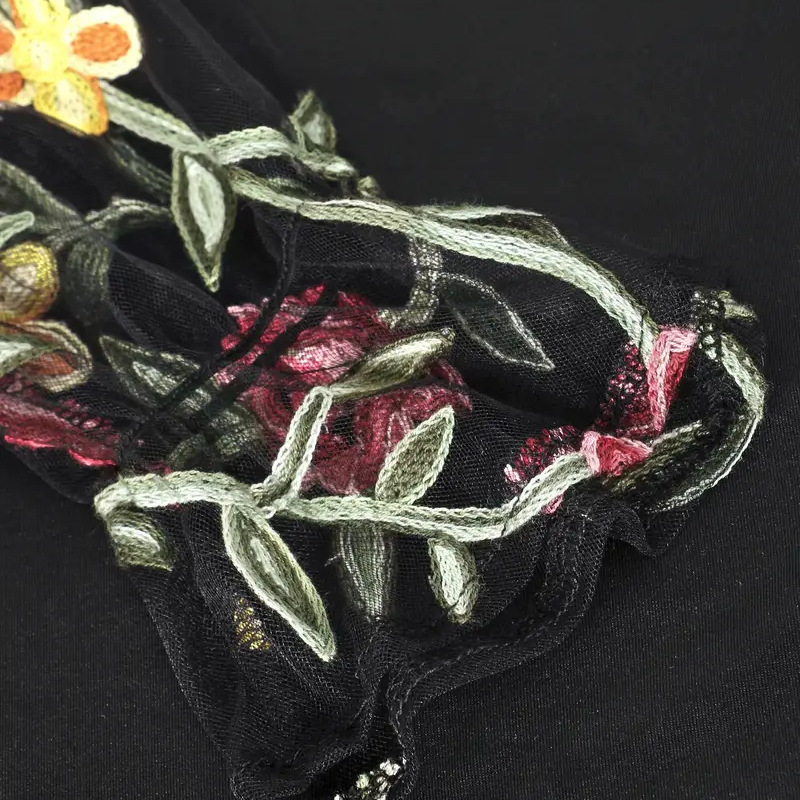 Hosszú ujjú hálós anyagú overall virágos hímzéssel, nőies stílus, középmagasságú derék, háromnegyedes nadrág; Szövet: Nylon; Fő anyag: Pamut; Mintázat: Virágok