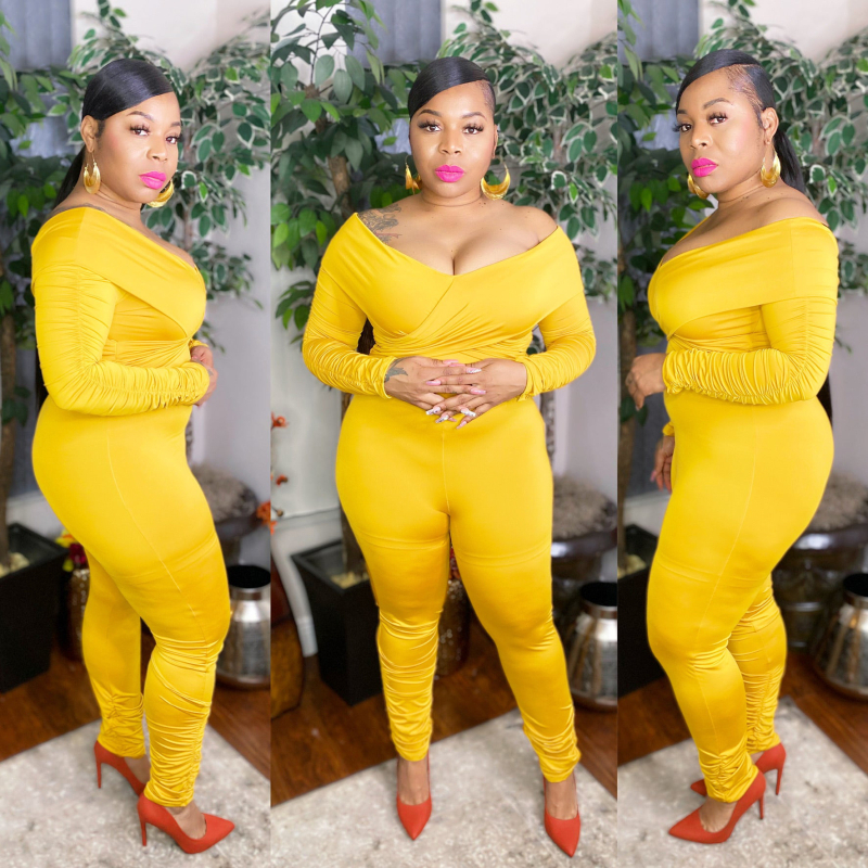 Átcsatolt V-nyakú overál, váll nélküli, plisírozott ujjak, poliészter, kollázsvarrás