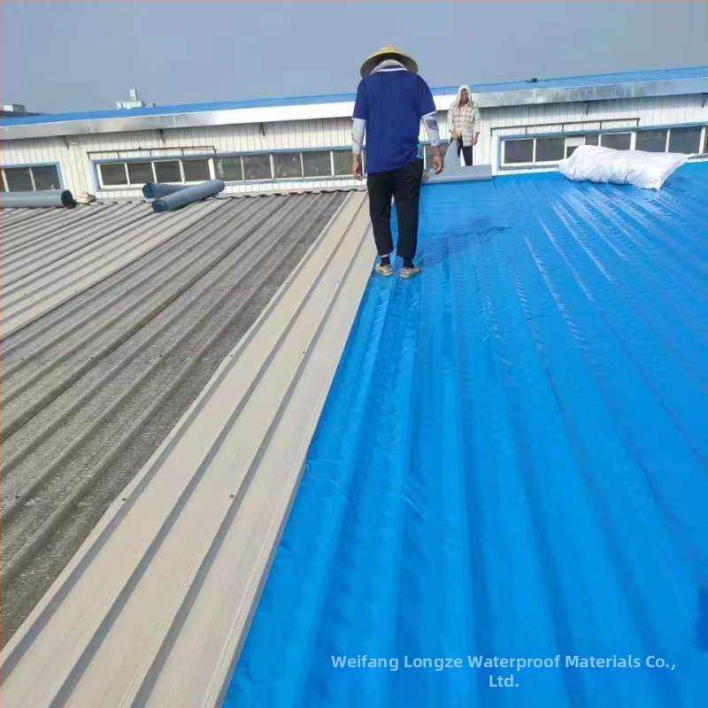 Самозалепваща водоустойчива мембрана за покриви от термопластичен полиолефин — слоеста ролкова плоча, полимерно ядро, водоустойчива и влагоустойчива.