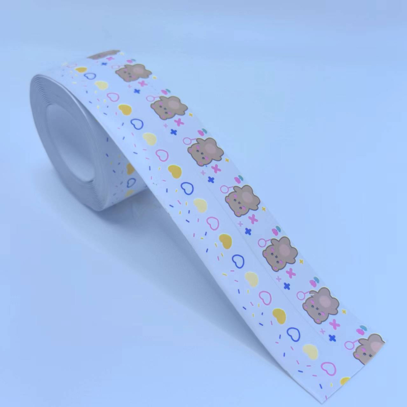 PVC falikép matrica konyha és fürdőszoba számára — vízálló, penész-ellenálló, anti-fouling; öntapadós; minták: csíkok, egyszínű, szív, növények.