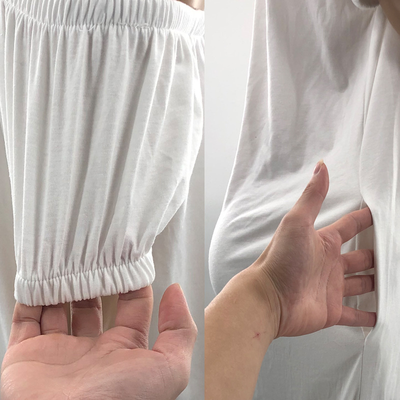 Egyszínű overál buborékos ujakkal, lazán szabott derékkal, egyenes szárú nadrág, poliészter-spandex keverék