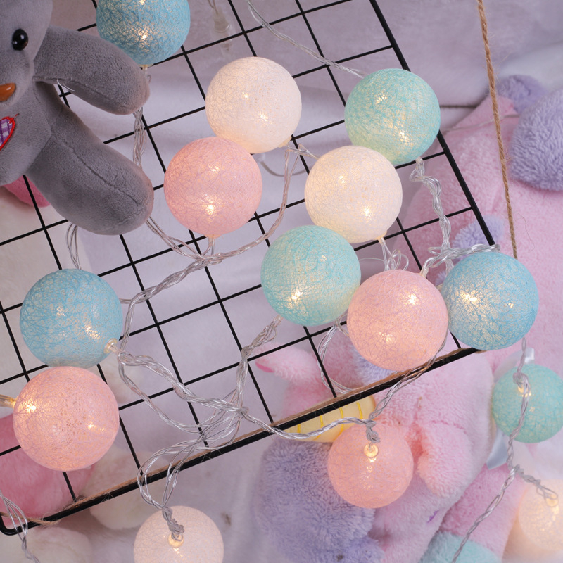 LED нишка с памучни топчета за вътрешна декорация, кутия за батерии, дистанционно управление с димер, IP44