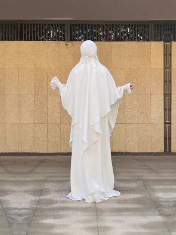 Két darab Ice Silk köntös és fejkendő szett — gyűrött, egyszínű, zsebbel, hosszú köntös lámpás ujjal (Poliészter; fő anyag ≥95%; préselt kivitel; Hossz: hosszú szoknya; Ujjak: lámpás)