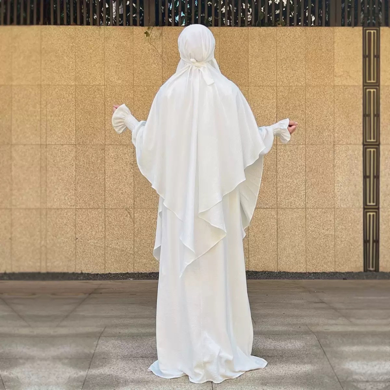 Két darab Ice Silk köntös és fejkendő szett — gyűrött, egyszínű, zsebbel, hosszú köntös lámpás ujjal (Poliészter; fő anyag ≥95%; préselt kivitel; Hossz: hosszú szoknya; Ujjak: lámpás)