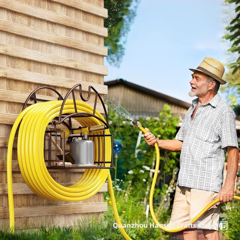 Железен държач за градински маркуч с кош за съхранение – тежък държач за маркуч, настолно съхранение (Iron, Desktop storage, Hansen, 2023)