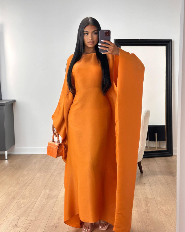 Ruha - színben egyeztetett minta, poliészter-nylon keverék, kerek nyak, hercegnő ujjak, hosszú pendulum szoknya