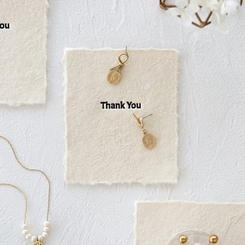 Fona dekoratīvi rotājumi no papīra produktu fotografēšanai