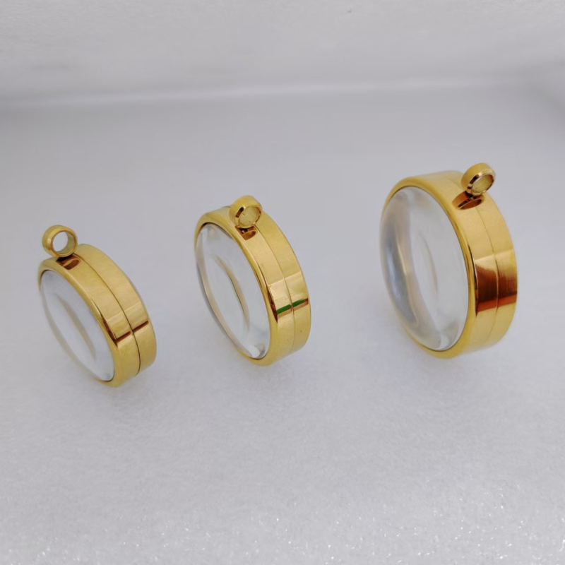 Geometrinis pakabukas iš nerūdijančio plieno su skaidria išgaubta kapsule mineralinėms kristalams, elektroplatinavimas, neblunka