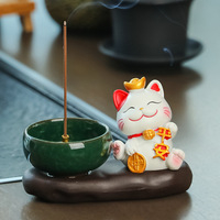 Maneki-neko füstölő tartó, gyanta anyagból, rajzfilmszerű stílus, Wisdom Forest márka, ideális ajándék