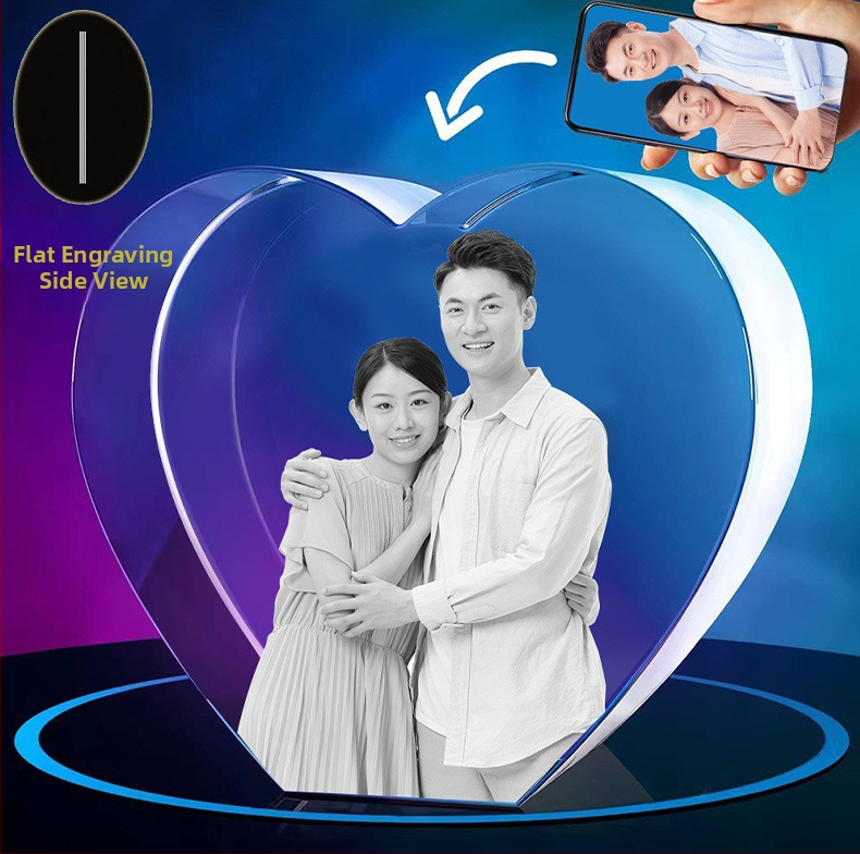 Kristāla sirds ar 3D lāzera gravējumu uz mājdzīvnieka portreta uz dāvanu kārbas, materiāls kristāls, mūsdienīgs minimālisma stils, neto svars 1,7 kg
