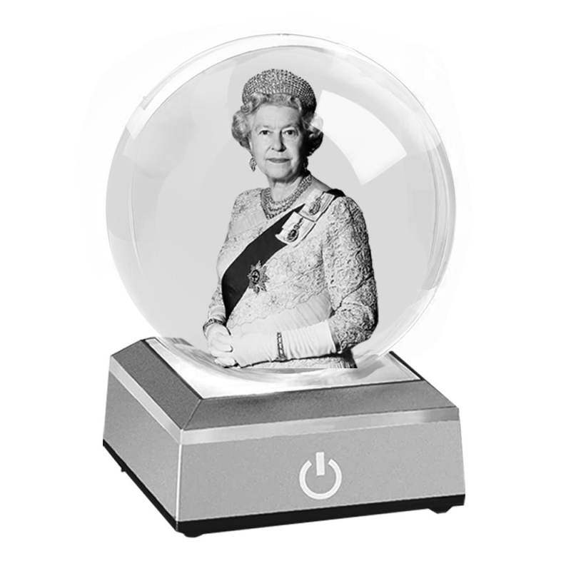 Kristály Szív – 3D lézerrel gravírozott kisállat portré a díszdobozon, anyaga: kristály, modern minimalista stílus, nettó tömeg 1,7 kg