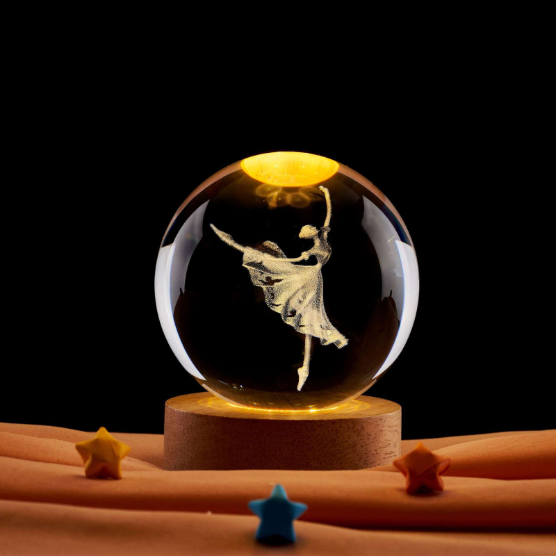 Кристална топка с бял кристал, модерен минималистичен стил, картонено опаковане