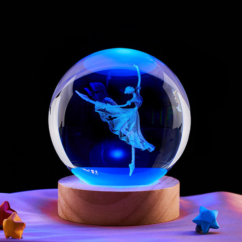 Кристална топка с бял кристал, модерен минималистичен стил, картонено опаковане