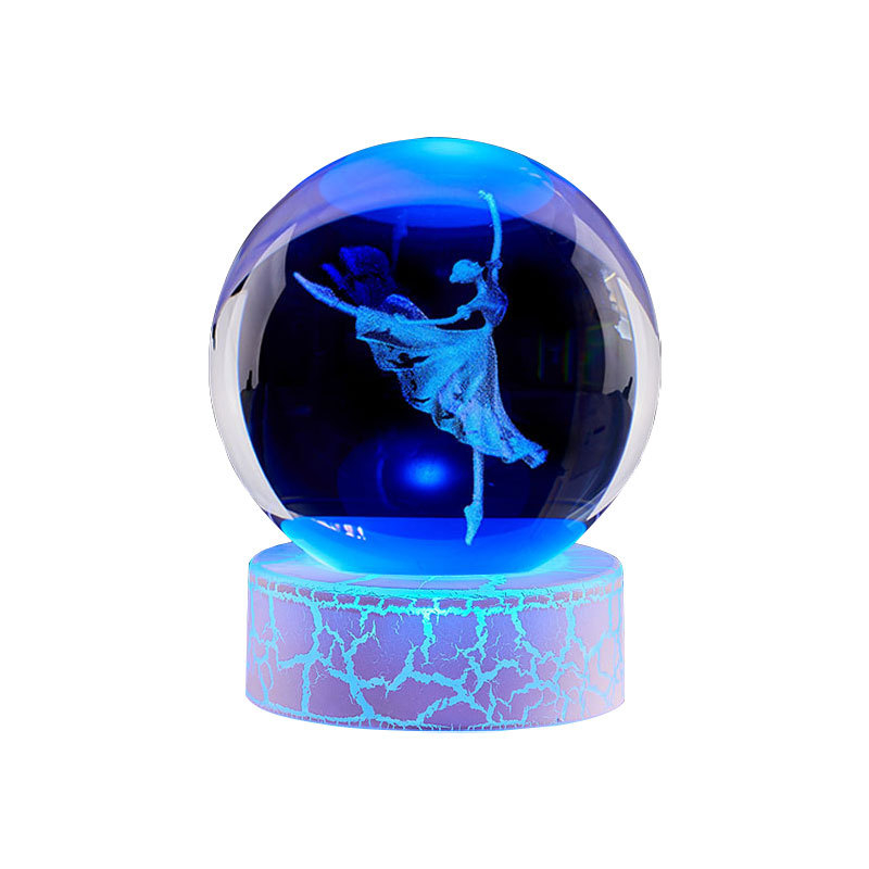 Кристална топка с бял кристал, модерен минималистичен стил, картонено опаковане