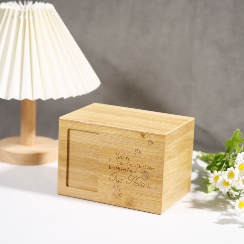 Urnă pentru animale de companie, cutie din lemn pentru incinerare câine, lemn natural, proces de sculptură, tapițerie interioară personalizabilă, sigla personalizabilă