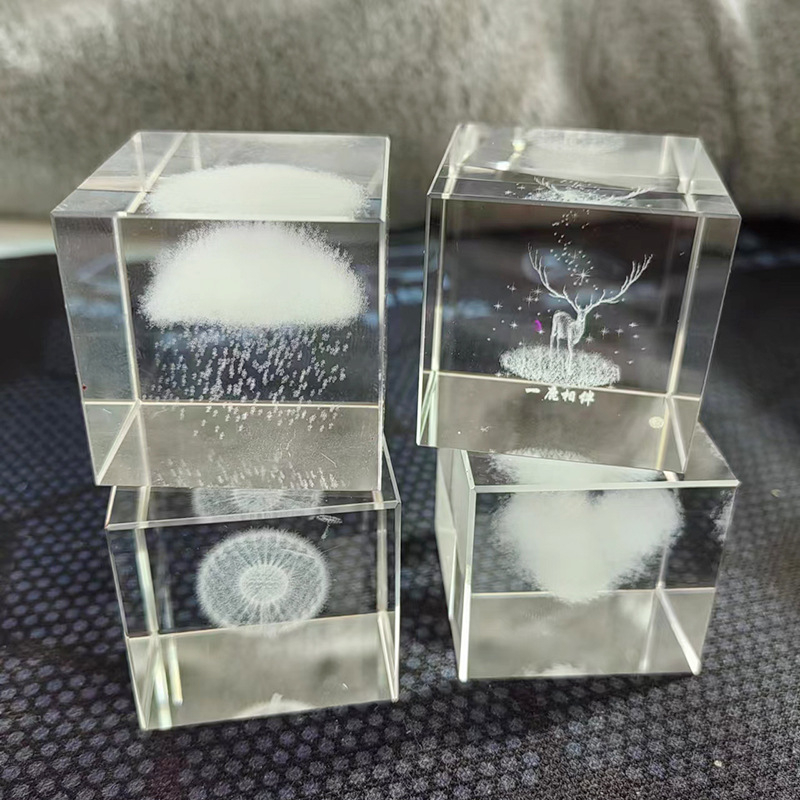 Кристално геометрично кубче с лазерно гравиран портрет на Буда Гуаньин, модерен минималистичен стил, подходящо за спалня