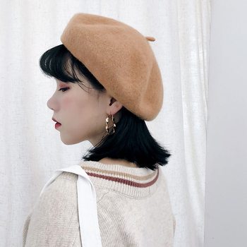 Дамски вълнен берет с твиден ефект – Материал: Wool; Тъкане: Plain weave; Категория: Beret; Пол: Female; Нетно тегло: 0.1 кг