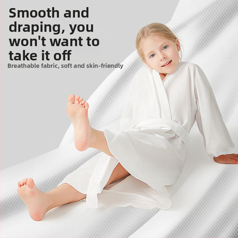 Shock детски еднократен халат за баня и кърпа, нетъкан текстил, 95% полиестер, бързосъхнещ и попивателен, унисекс, за есен