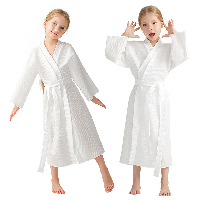 Shock Vaikų vienkartinis vonios chalatas ir rankšluostis, neaustas audinys, 95% poliesteris, greitas džiūvimas, sugeria, unisex, rudens sezonai