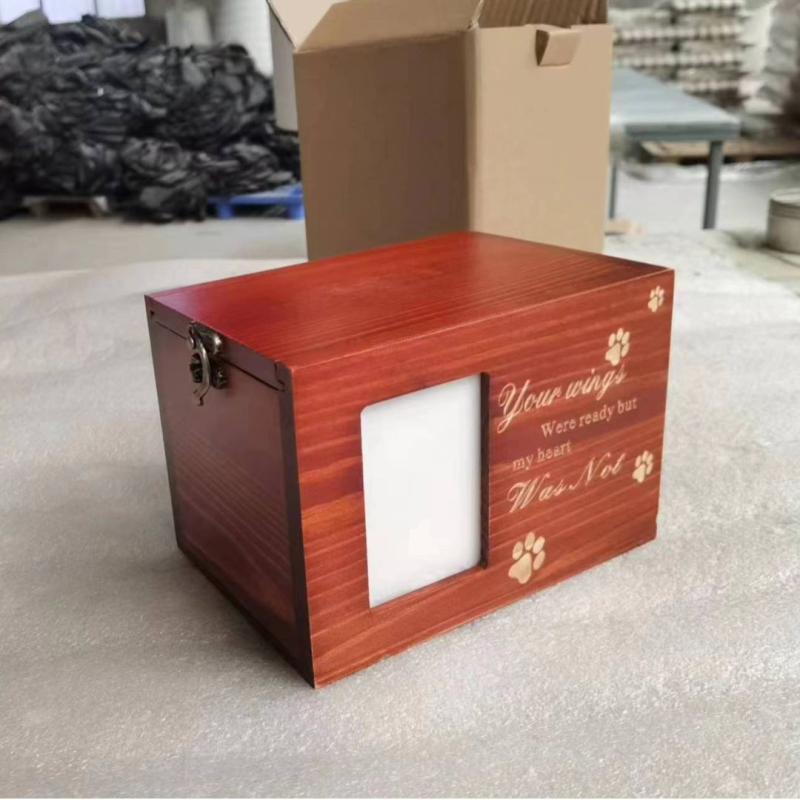 Vienkārša koka mājdzīvnieku urna, piemiņas pelnu uzglabāšanas kastīte kaķiem un suņiem, masīvs koks, nacionālais stils, pielāgošana pieejama