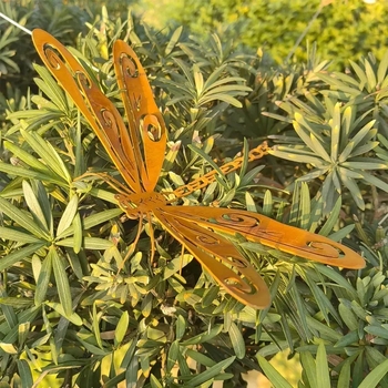 Metalni zidni ukras s dragonfly za vrt — životinjski ukras, moderni minimalistički stil; materijal: metal; kategorija: životinje; pogodni prostori: dom, vrt, ured, događaji; pakiranje: PP vrećica.