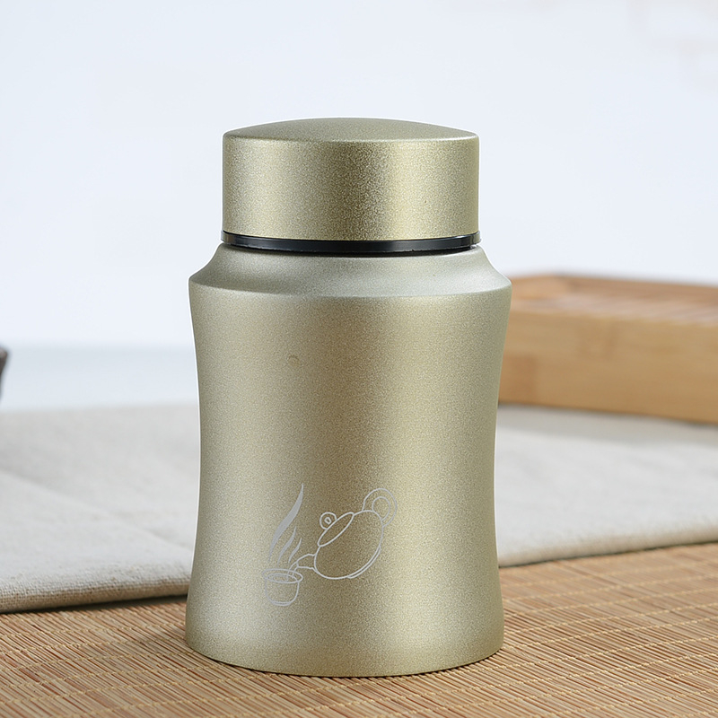Nešiojamas uždaromas metalo arbatos indas kempingams ir kelionėms — lengvas prabangos stilius, nerūdijantis plienas, dažytas paviršius, logotipo spausdinimas galimas