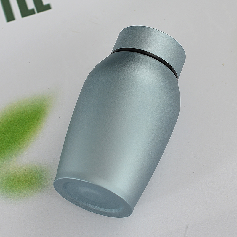 Nešiojamas uždaromas metalo arbatos indas kempingams ir kelionėms — lengvas prabangos stilius, nerūdijantis plienas, dažytas paviršius, logotipo spausdinimas galimas