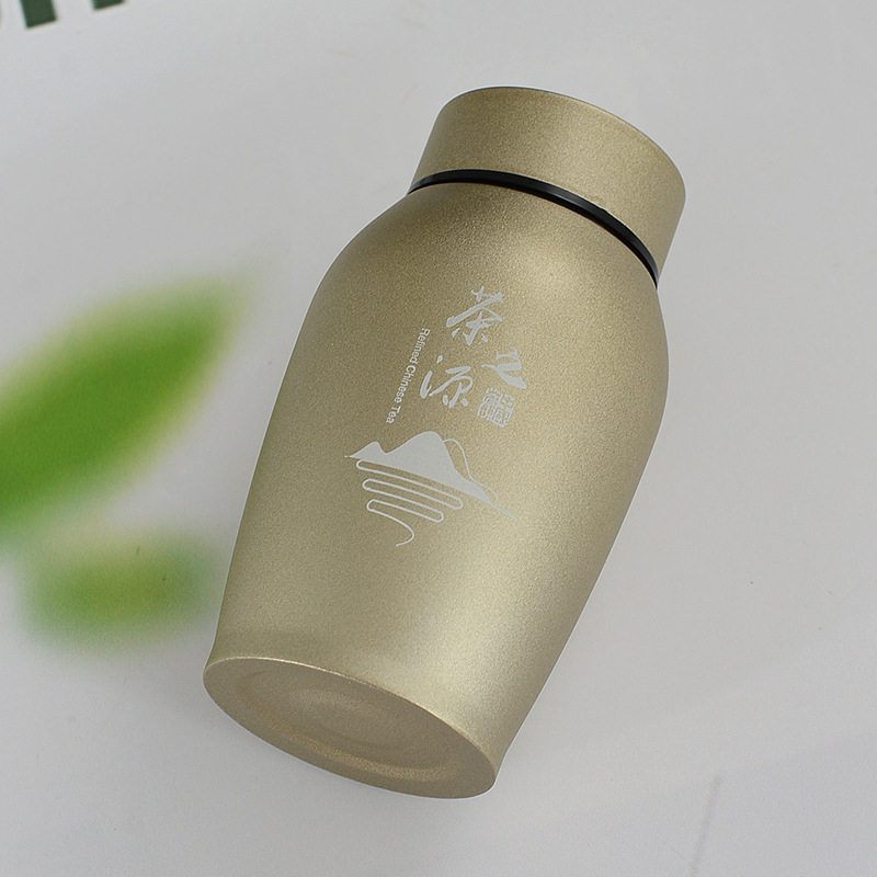 Nešiojamas uždaromas metalo arbatos indas kempingams ir kelionėms — lengvas prabangos stilius, nerūdijantis plienas, dažytas paviršius, logotipo spausdinimas galimas