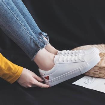 Pantofi din pânză cu model inimă, înălțime medie a gleznelor, talpă vulcanizată, căptușeală din piele