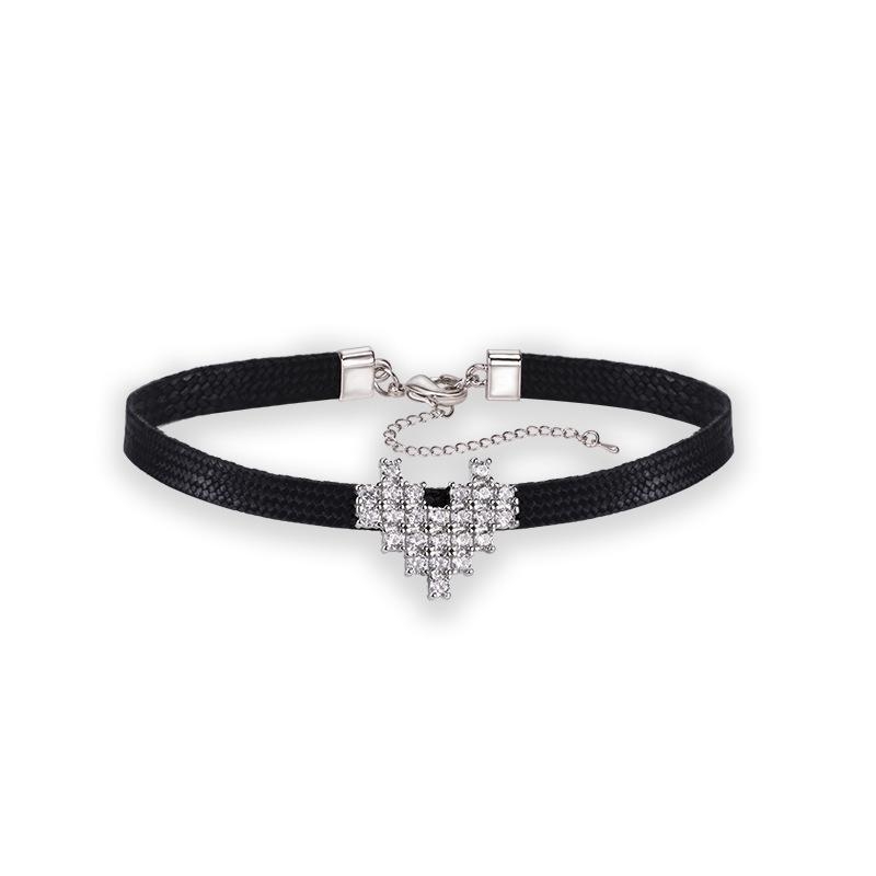 Sui Jue геометрична чокър огърлица със сплавна верижка Korean Rope и кристална висулка