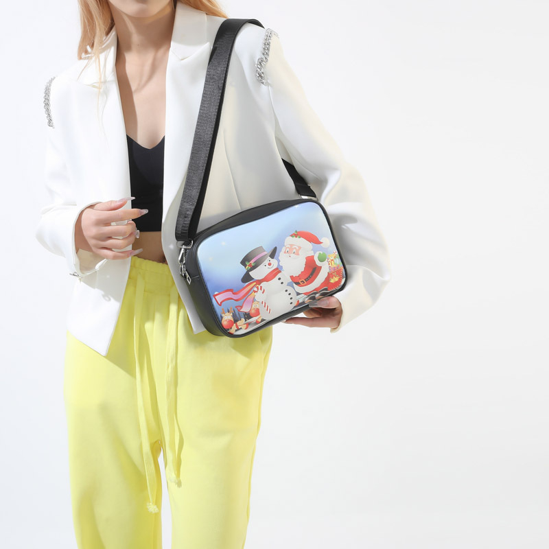 Utcai stílusú PU anyagú crossbody táska, vízszintes négyzet alakú forma, cipzáras nyitás, szintetikus bőrbélés, 2024 tavasz