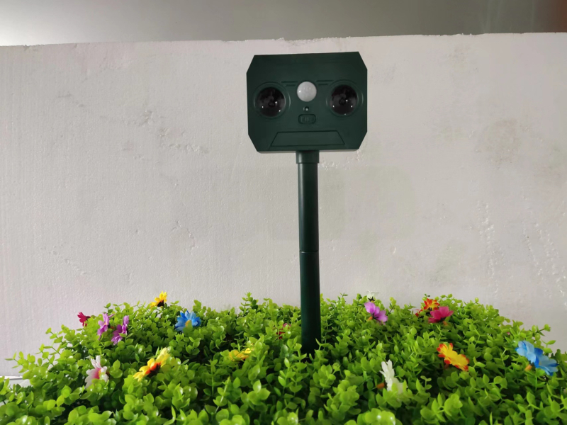 Saulės energijos ultragarso atbaidytuvą graužikams, kvadratinis dizainas, 5.5, 400-1000, 2